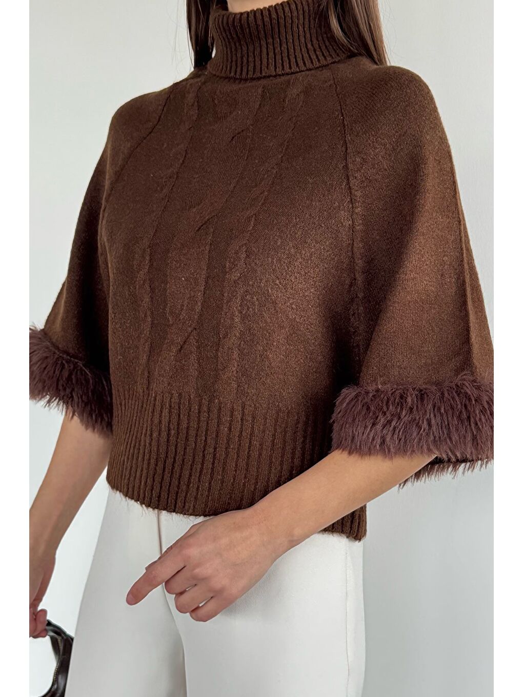 Kahverengi Kadın Balıkçı Yaka Kol Pelüş Detaylı Triko Bluz-2