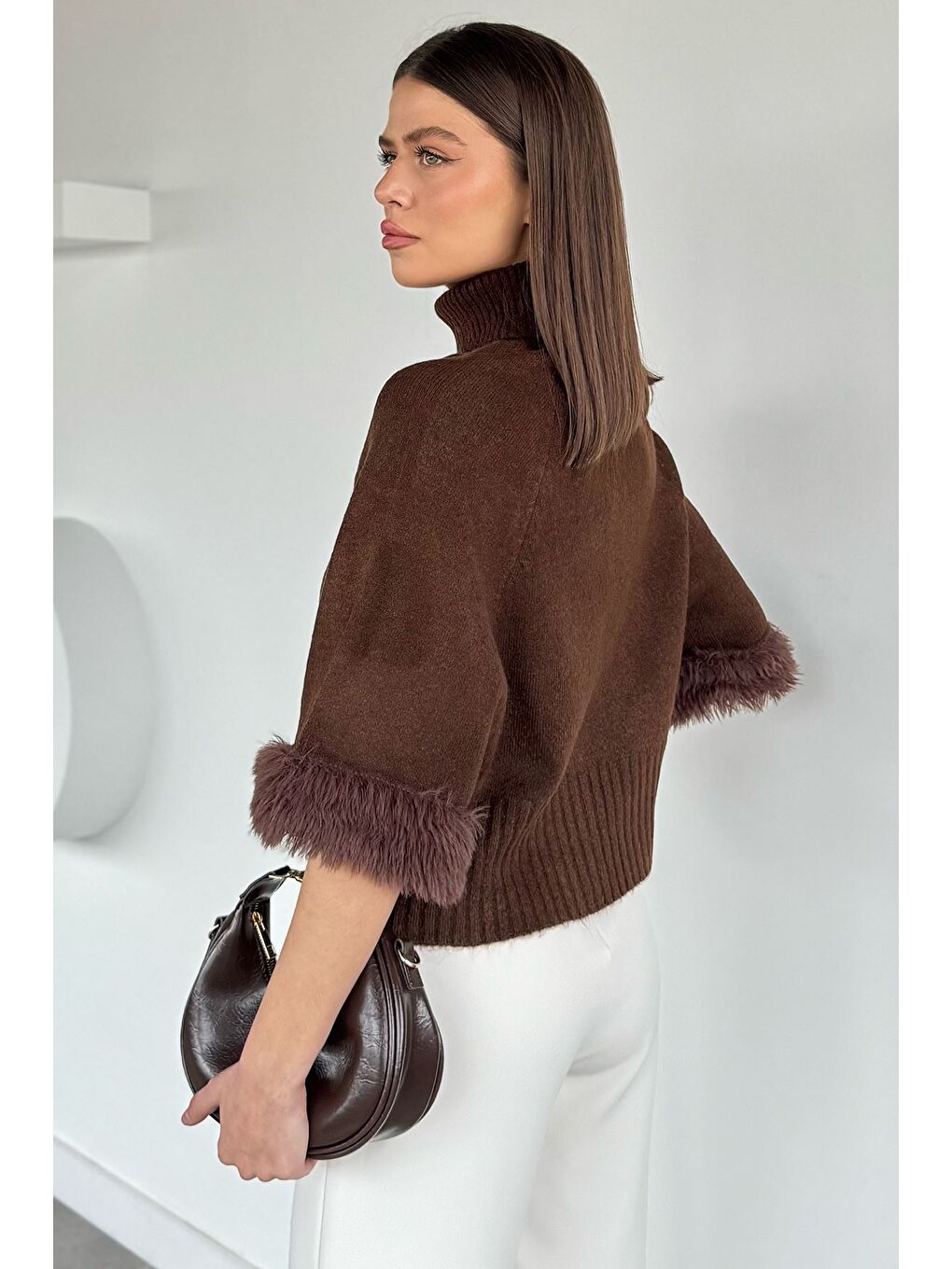 Kahverengi Kadın Balıkçı Yaka Kol Pelüş Detaylı Triko Bluz-3