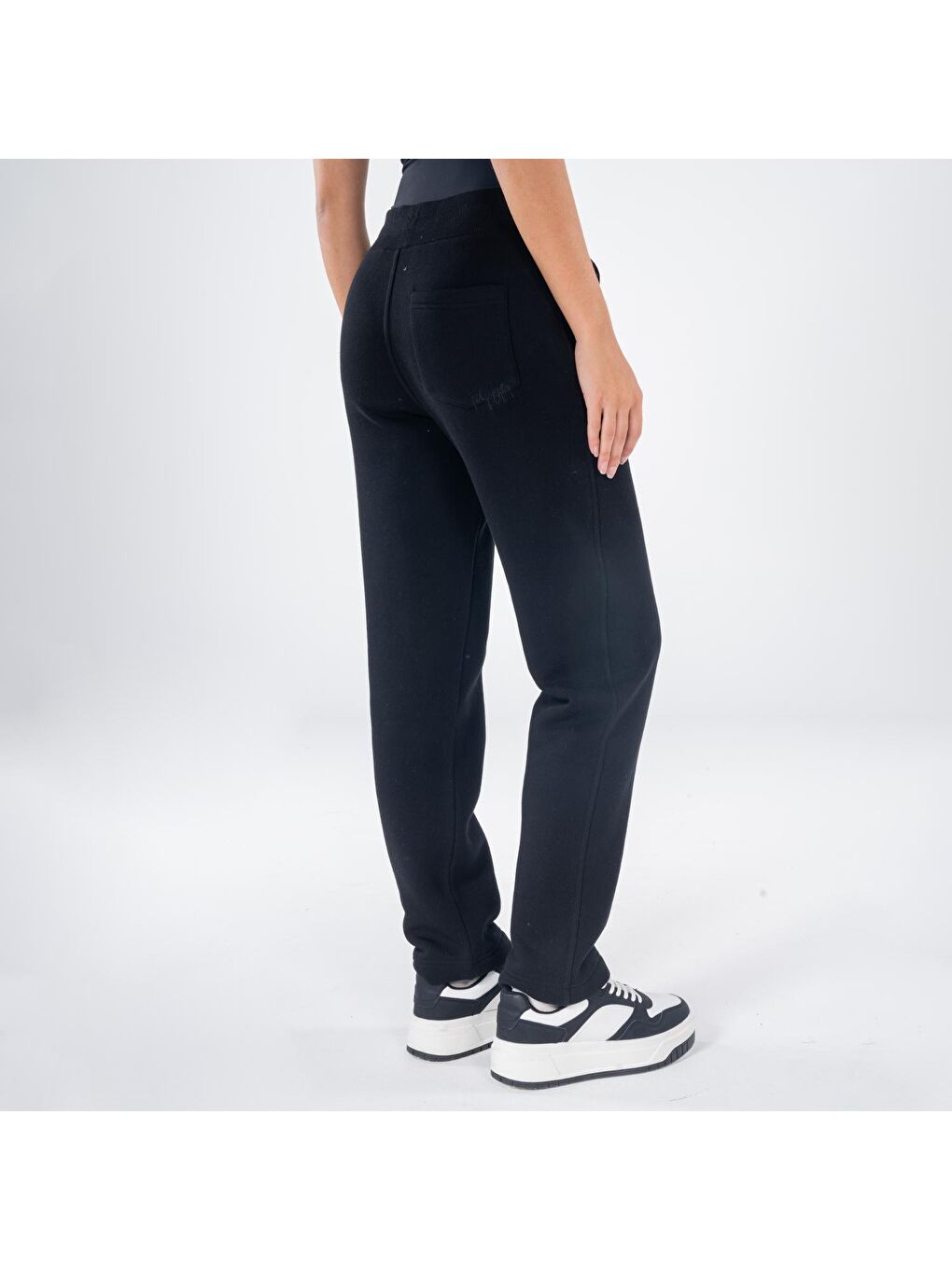 Kadın Siyah Cepli Jogger Pantalon Lastikli Bol Paça Eşofman Altı-2