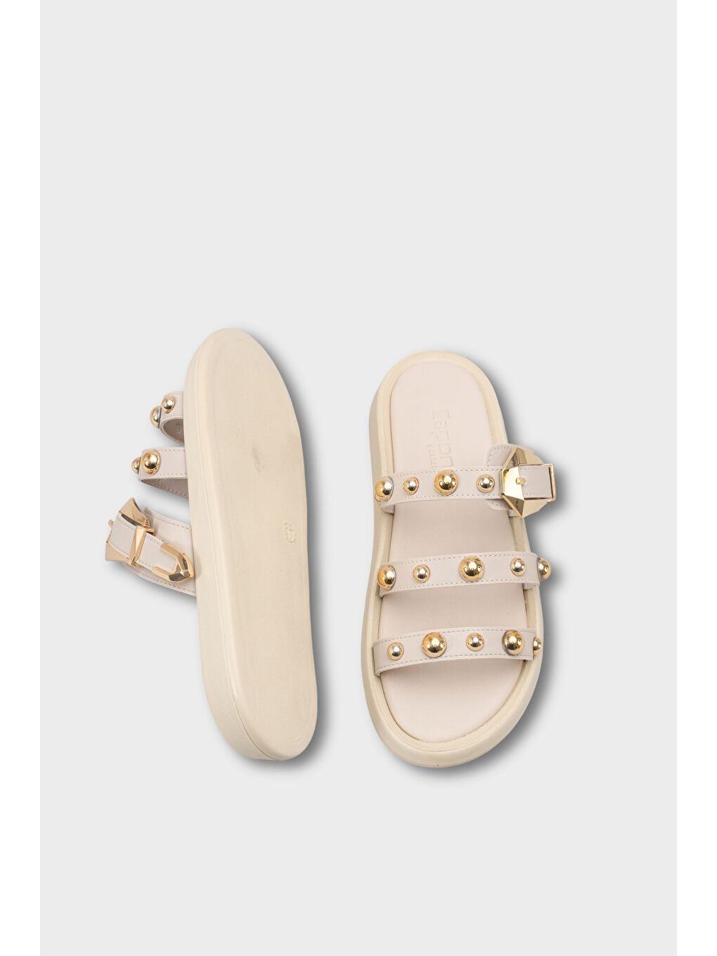 Bej Nollie Yuvarlak Burunlu Metal Aksesuarlı Kadın Terlik-4