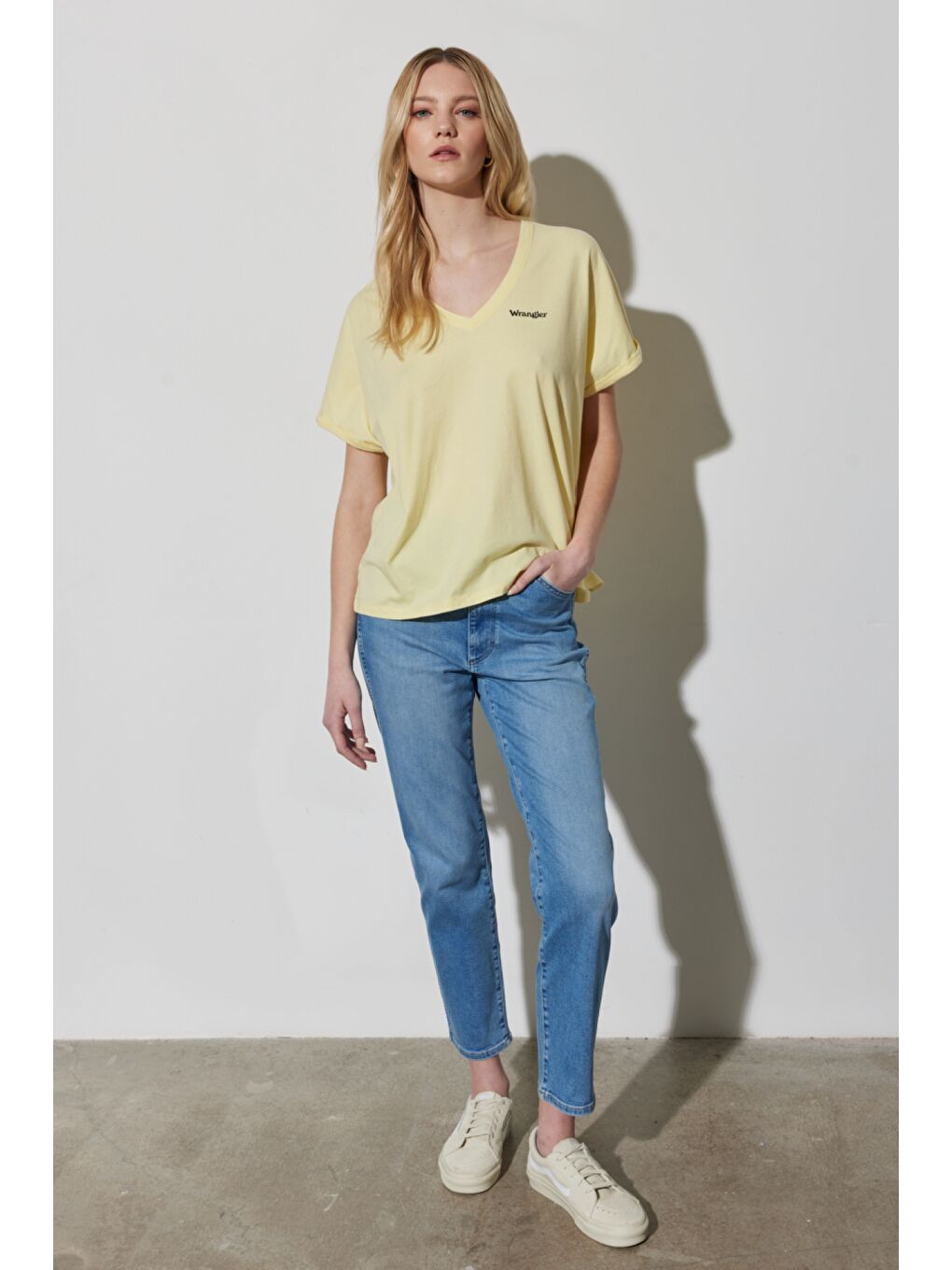 Gri Regular Fit Normal Kesim %100 Pamuk V Yaka Tişört-3