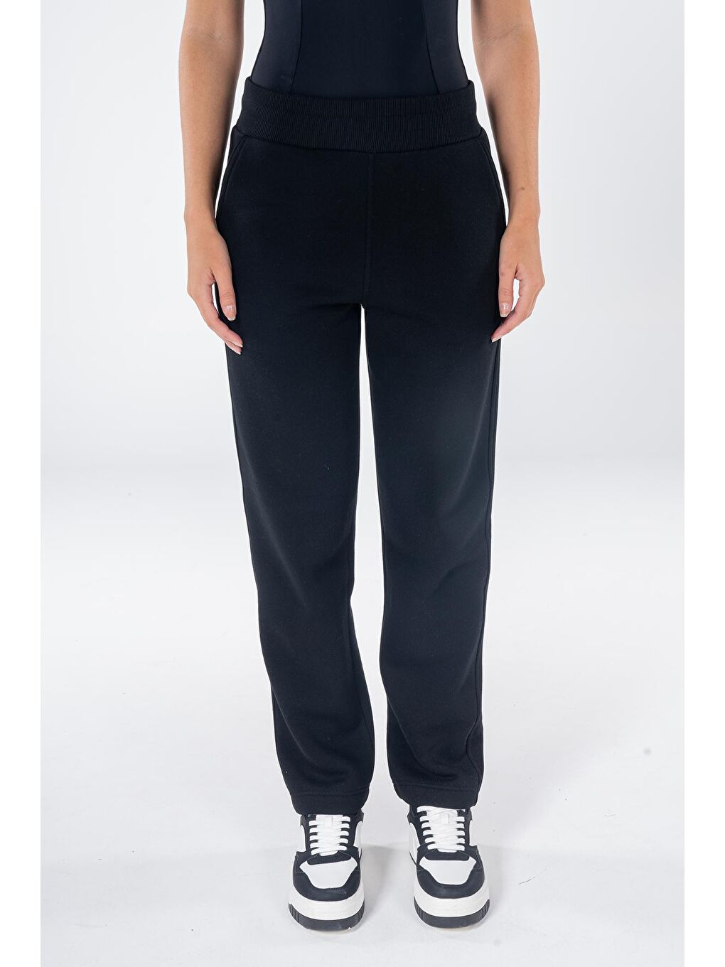 Kadın Siyah Cepli Jogger Pantalon Lastikli Bol Paça Eşofman Altı-4