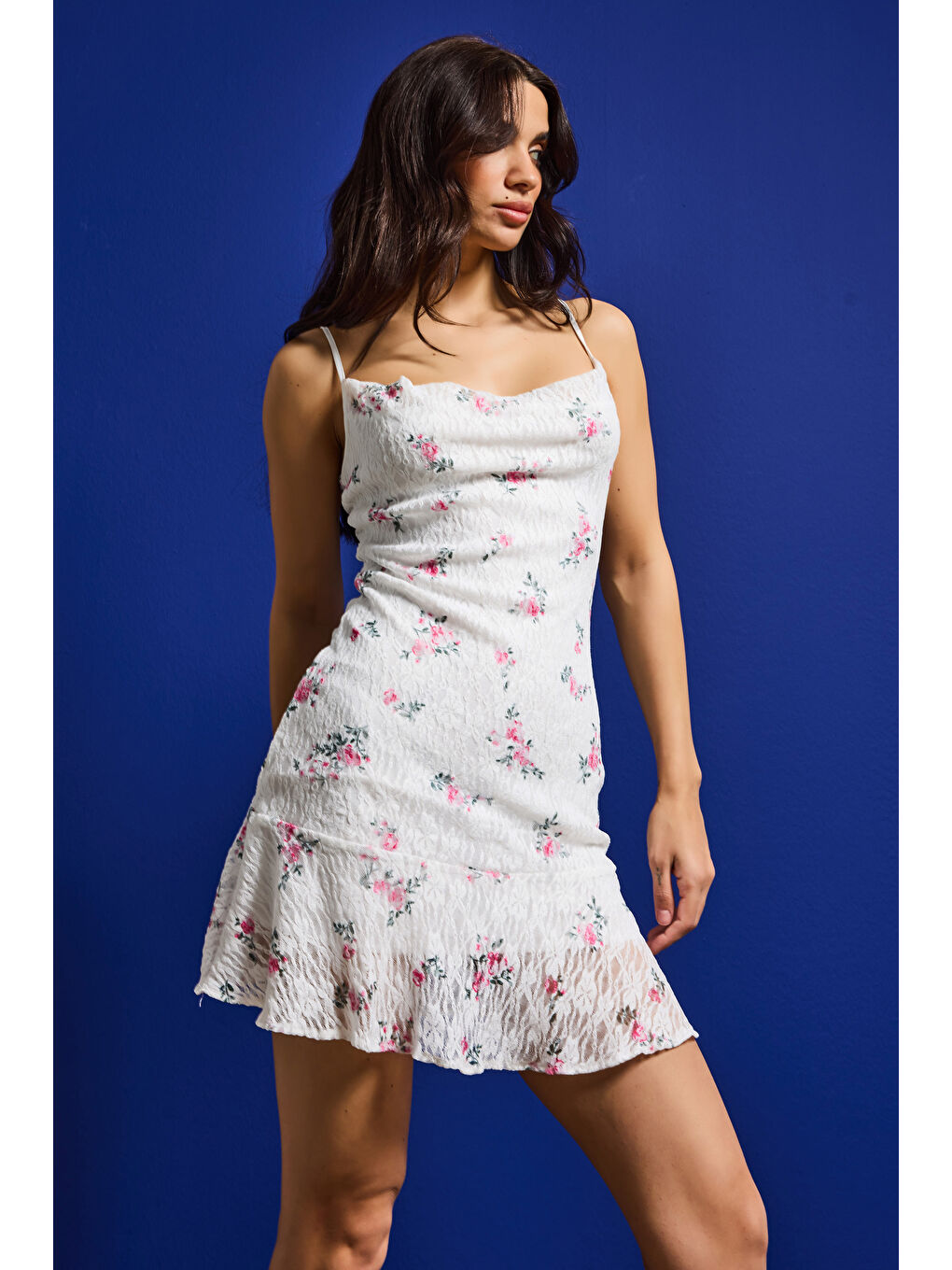 Kadın Beyaz s6 Çiçek Desen-1 Esnek Kumaş Askılı Mini Elbise