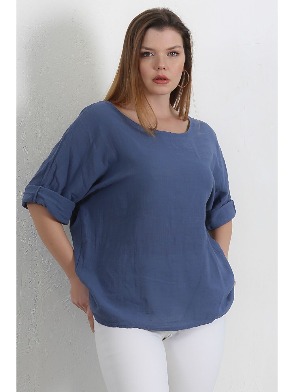 İtalyan Çelik Mavisi Havuz Yaka 3/4 Kol Casual Keten Karışımlı Dokuma Bluz-1