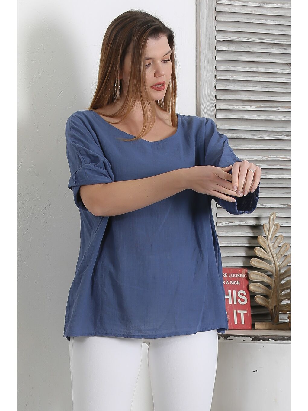 İtalyan Çelik Mavisi Havuz Yaka 3/4 Kol Casual Keten Karışımlı Dokuma Bluz-3