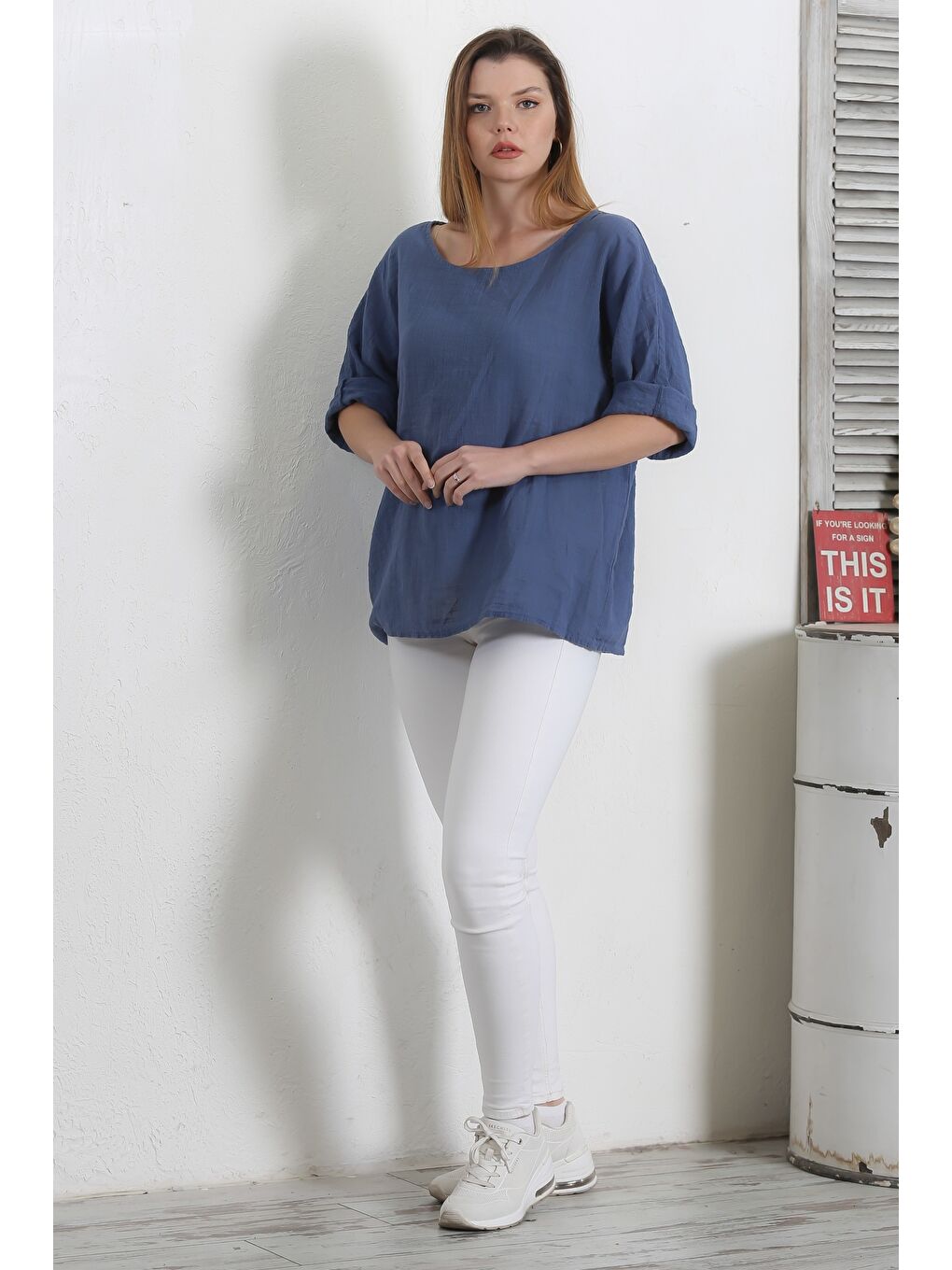 İtalyan Çelik Mavisi Havuz Yaka 3/4 Kol Casual Keten Karışımlı Dokuma Bluz-4