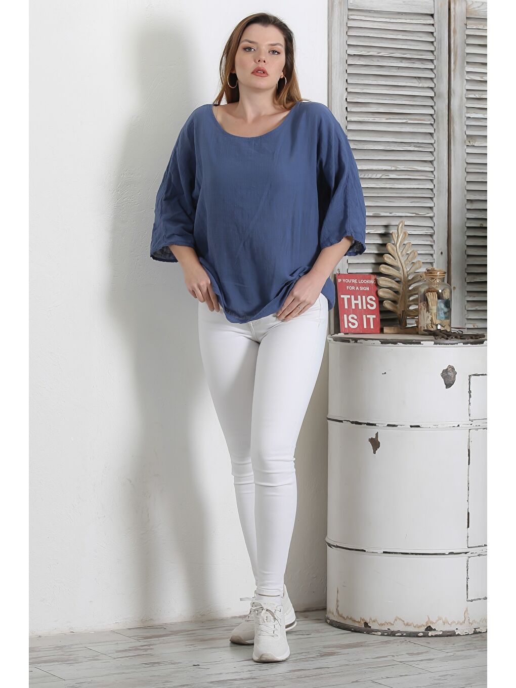 İtalyan Çelik Mavisi Havuz Yaka 3/4 Kol Casual Keten Karışımlı Dokuma Bluz-5