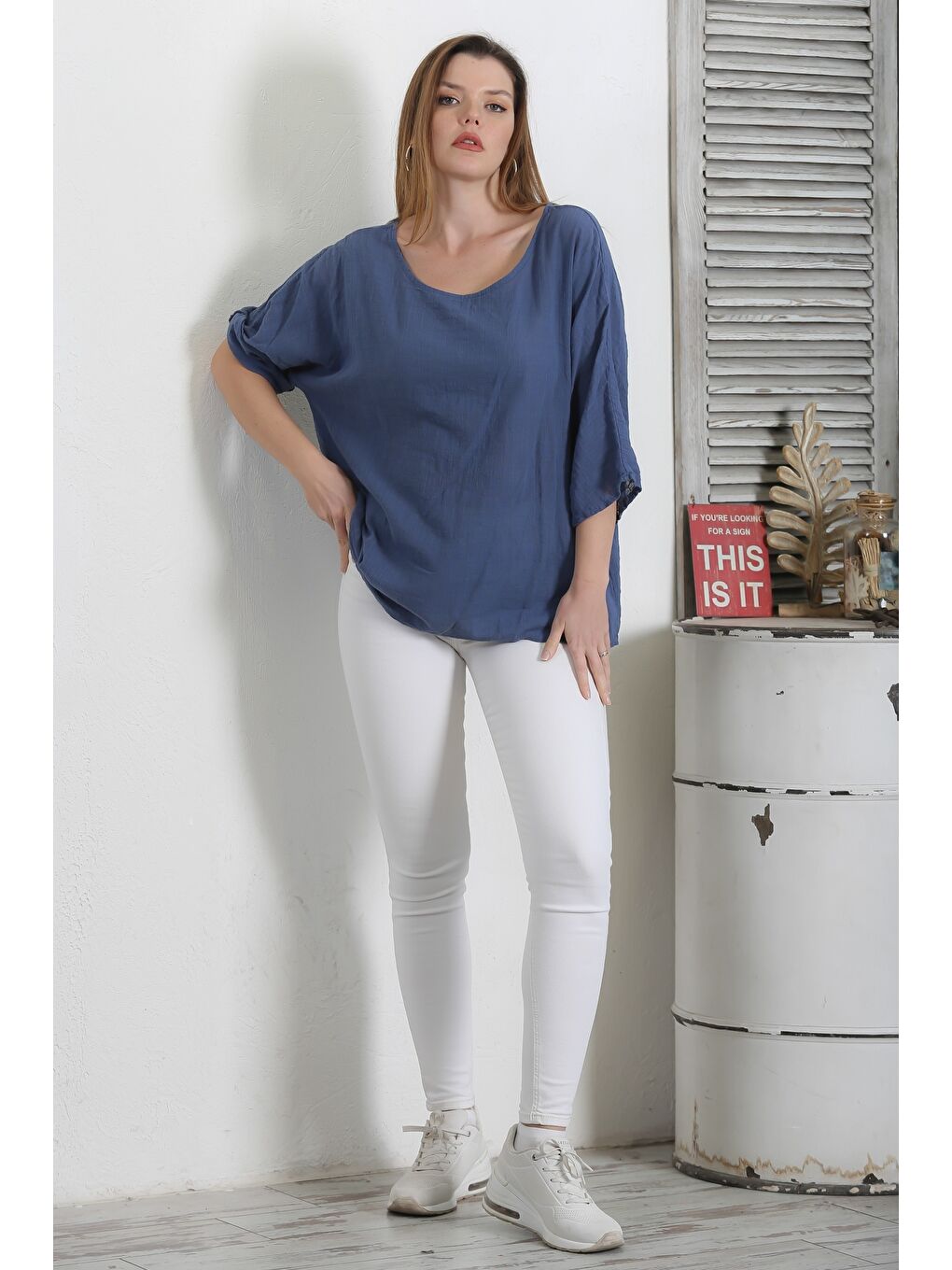 İtalyan Çelik Mavisi Havuz Yaka 3/4 Kol Casual Keten Karışımlı Dokuma Bluz-6