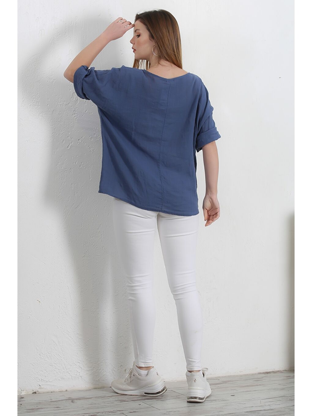 İtalyan Çelik Mavisi Havuz Yaka 3/4 Kol Casual Keten Karışımlı Dokuma Bluz-7