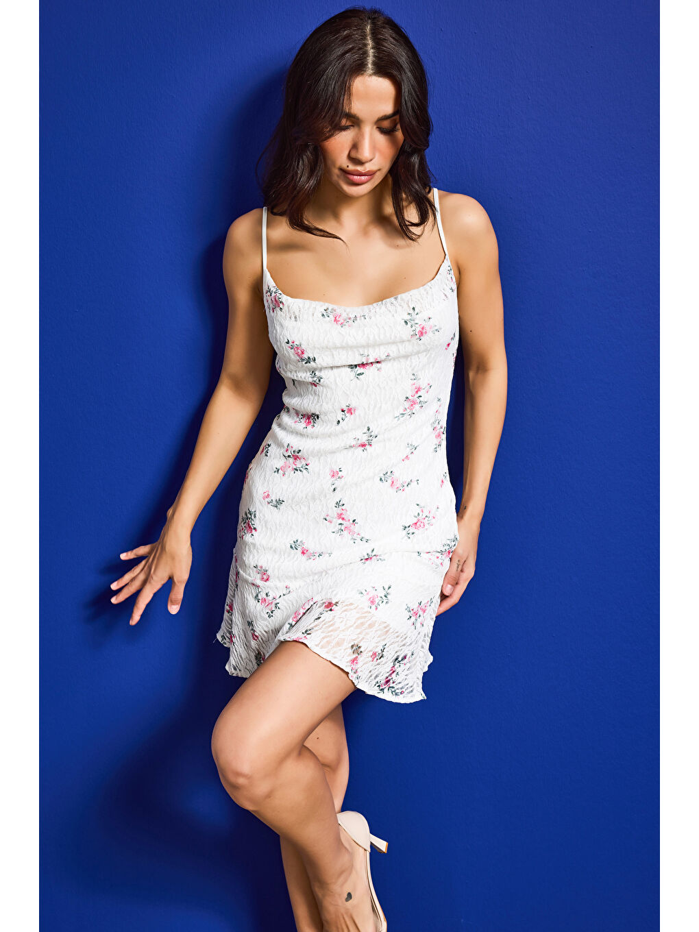 Kadın Beyaz s6 Çiçek Desen-1 Esnek Kumaş Askılı Mini Elbise-3