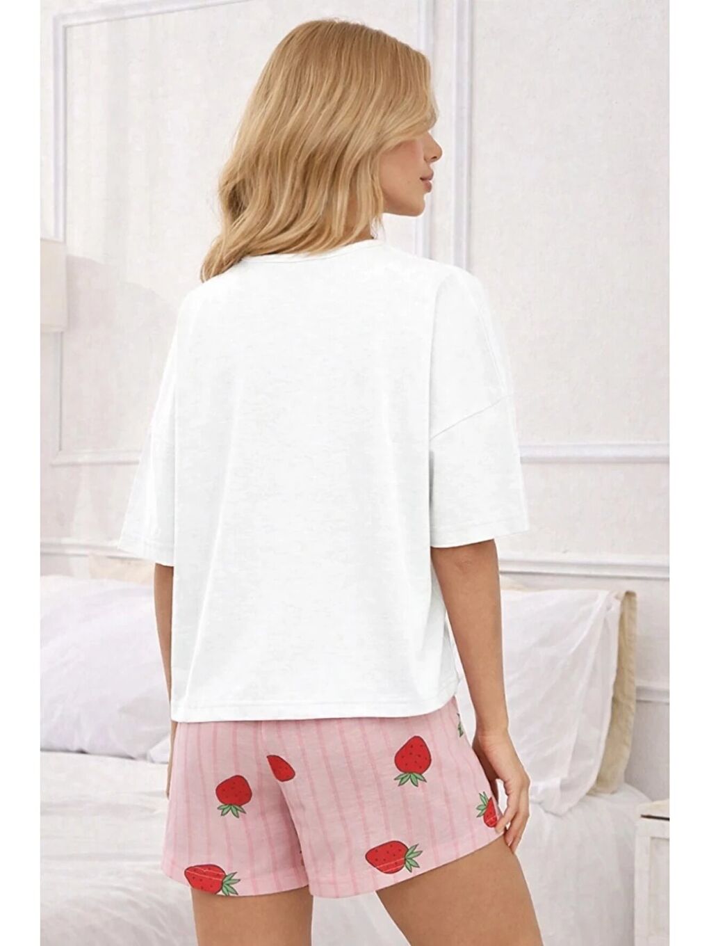 Çilek Desenli Şortlu Kadın Pijama Takımı – Beyaz/Pembe-1
