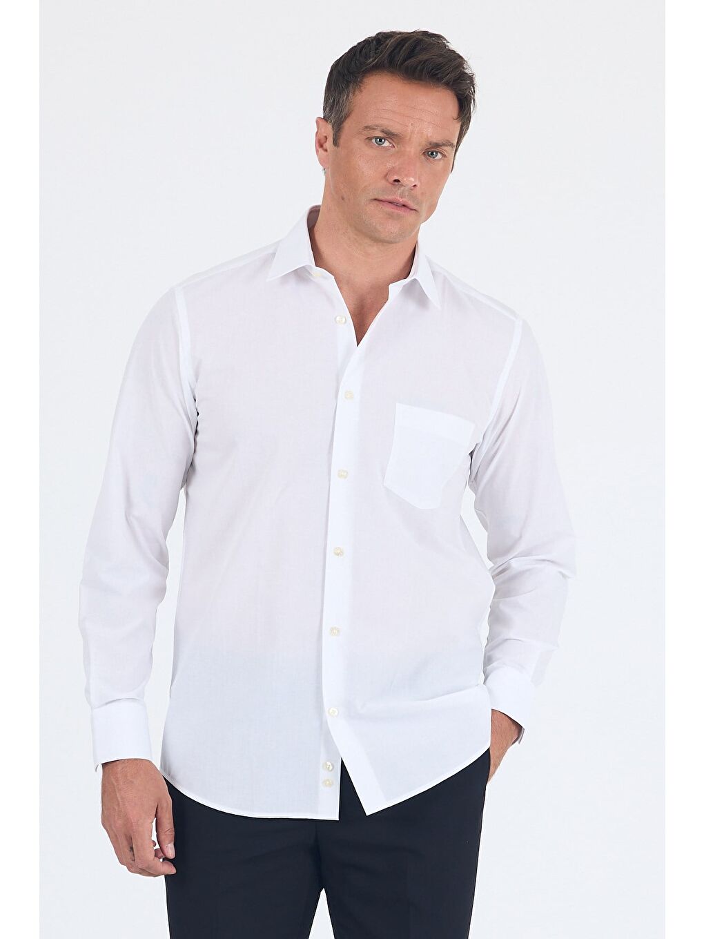 Beyaz Klasik Yaka Uzun Kol Cepli Comfort Fit Basic Pamuklu Gömlek 1004255002