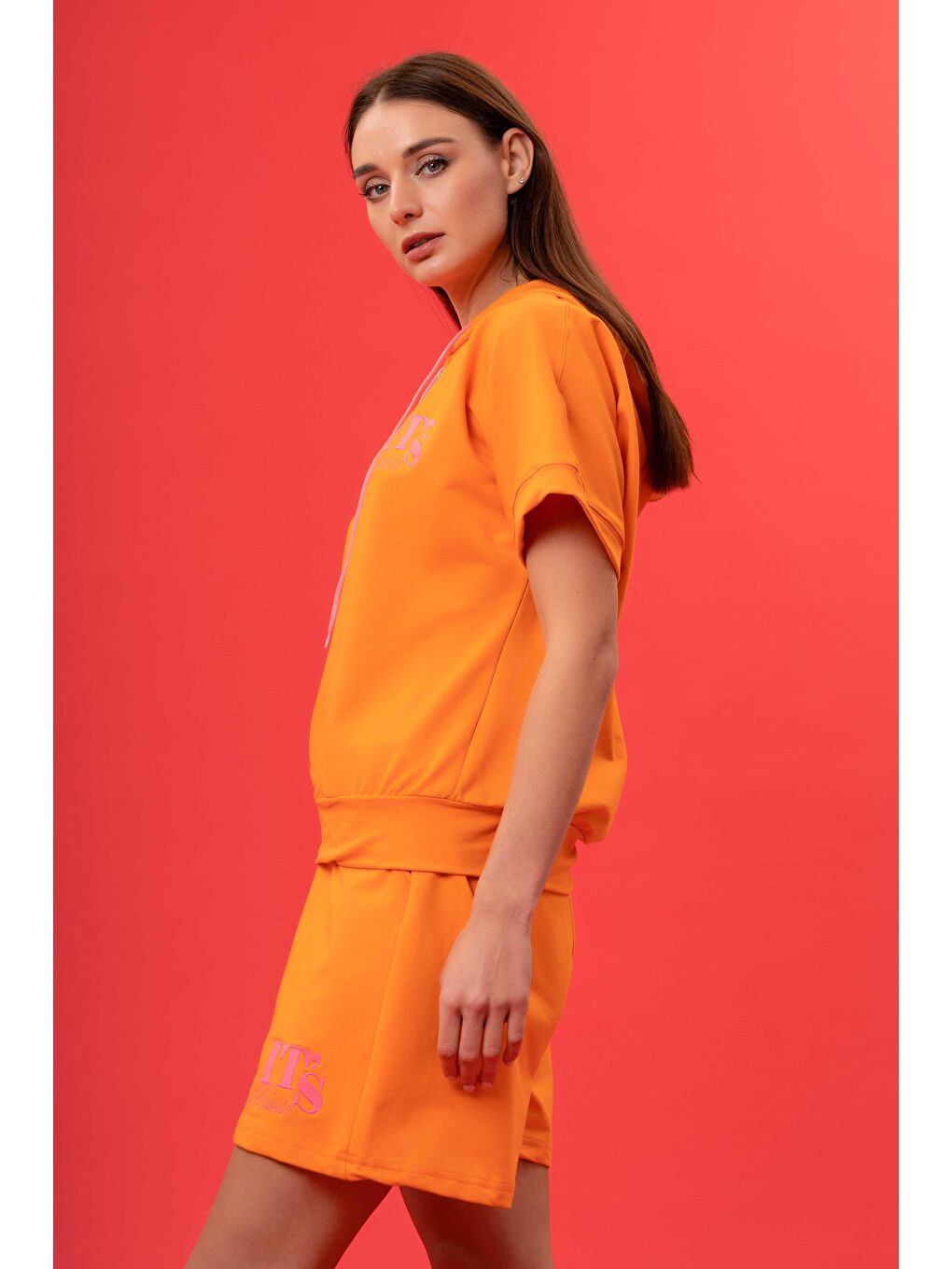 it's basic Turuncu Kadın Orange Renk Baskılı Kapüşonlu Fermuarlı Yarım Kol Sweatshirt - 2