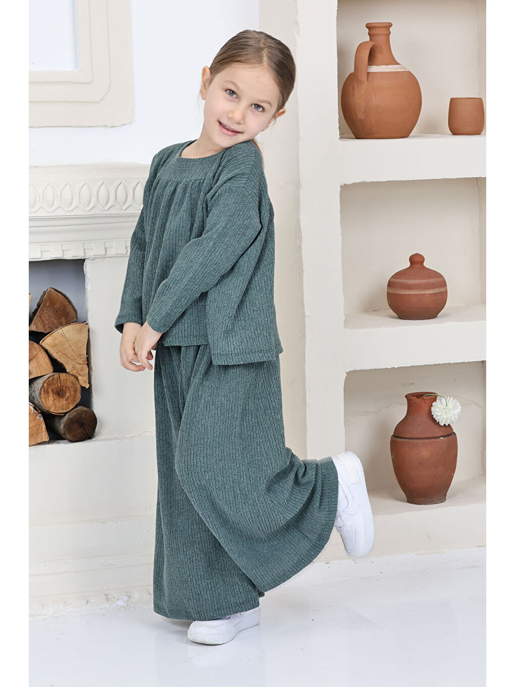 Kız Çocuk Haki Kız Çocuk Kare Yaka Armalı Bluz ve Salaş Pantolon Alt Üst Takım - 26815-2