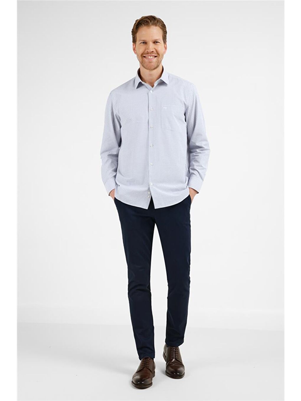 Beyaz - Lacivert Kareli Desen Sert Yaka Uzun Kol Cepli Comfort Fit Pamuklu Gömlek 1004255209-1