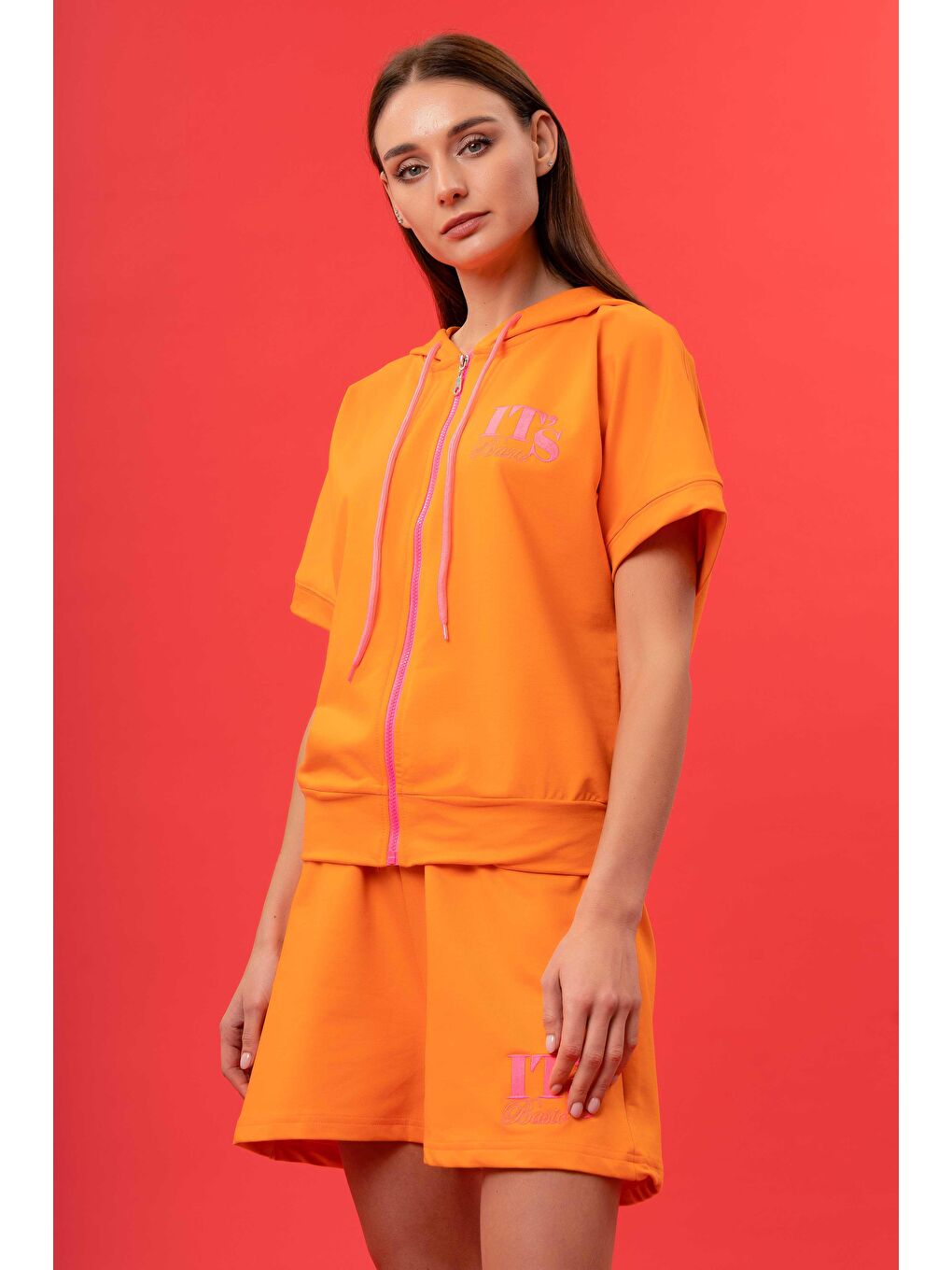 it's basic Turuncu Kadın Orange Renk Baskılı Kapüşonlu Fermuarlı Yarım Kol Sweatshirt - 3