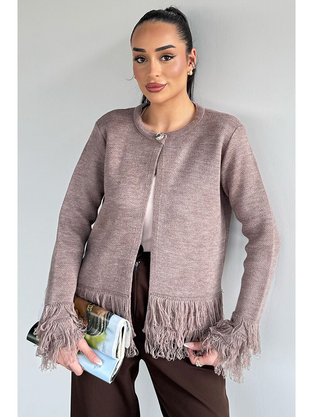 Bej Kadın Püsküllü Triko Hırka