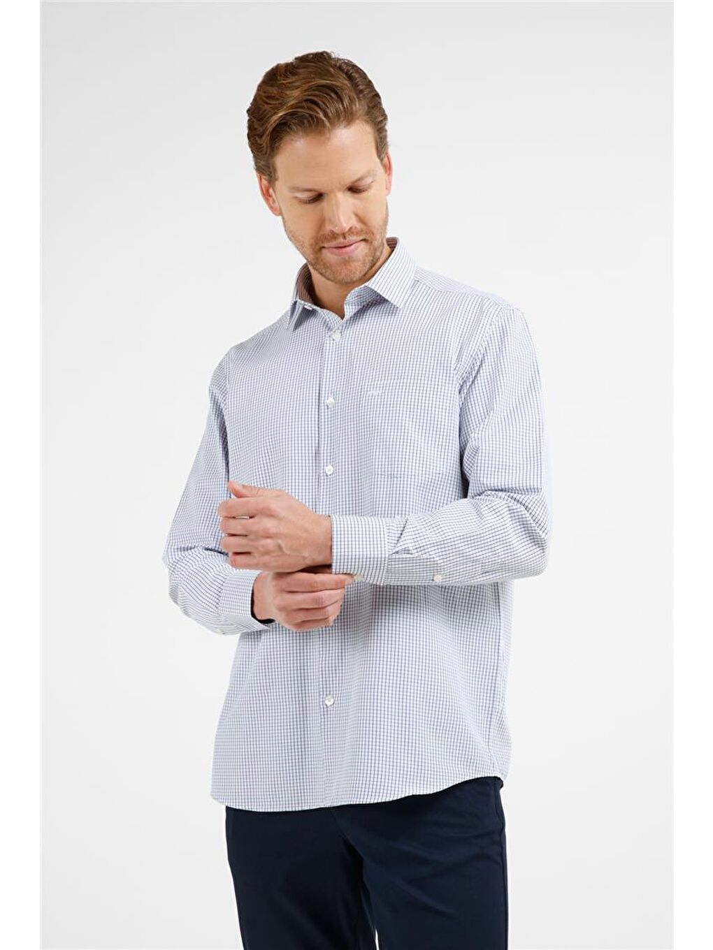 Beyaz - Lacivert Kareli Desen Sert Yaka Uzun Kol Cepli Comfort Fit Pamuklu Gömlek 1004255209-2