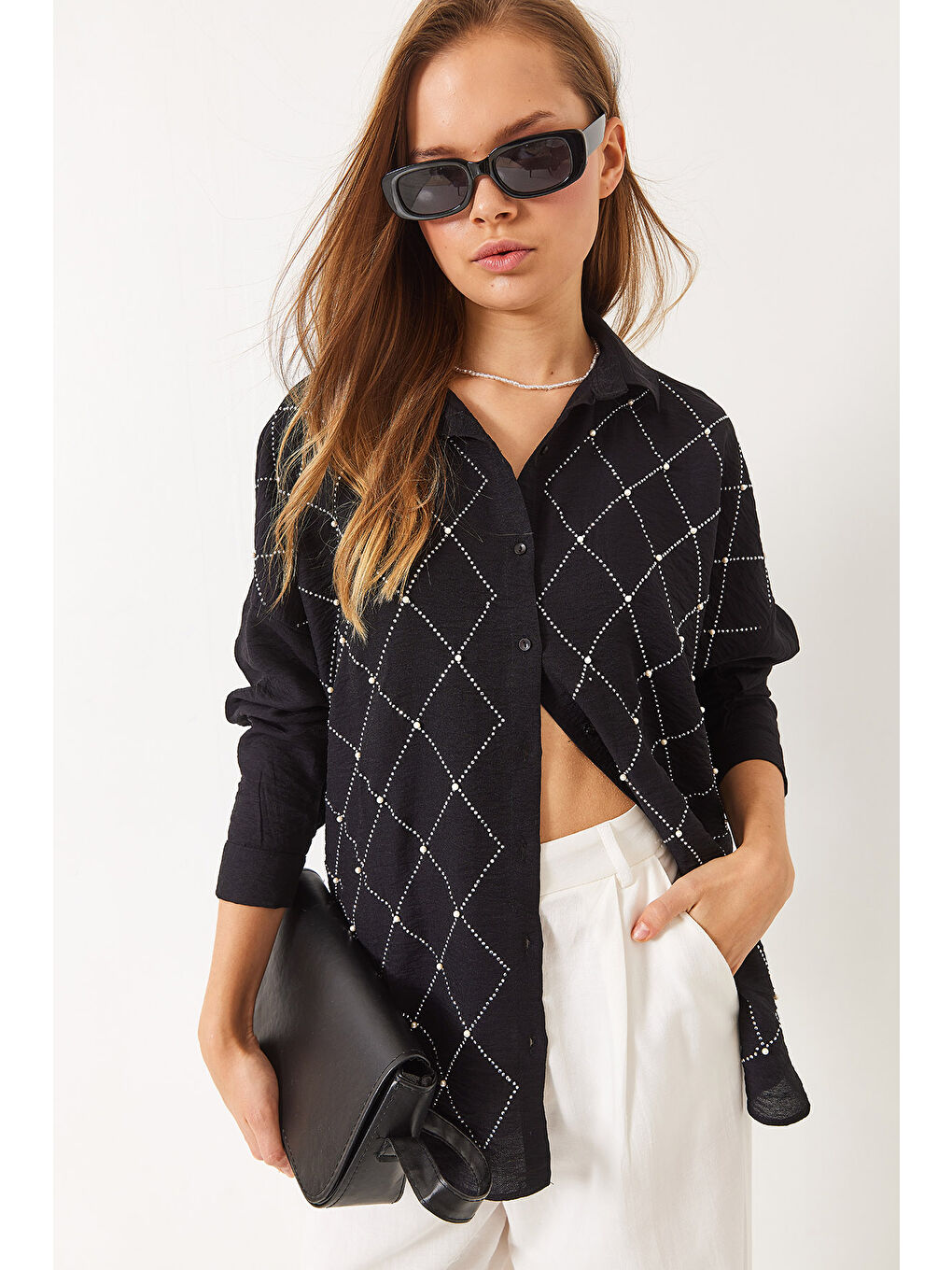 Siyah Kadın Taş ve İnci Detaylı Keten Ayrobin Gömlek-1