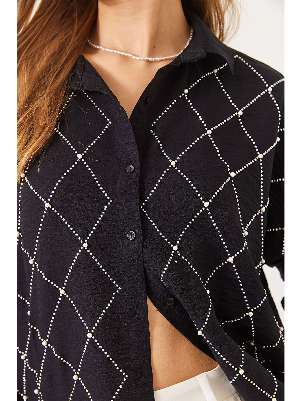 Siyah Kadın Taş ve İnci Detaylı Keten Ayrobin Gömlek-3