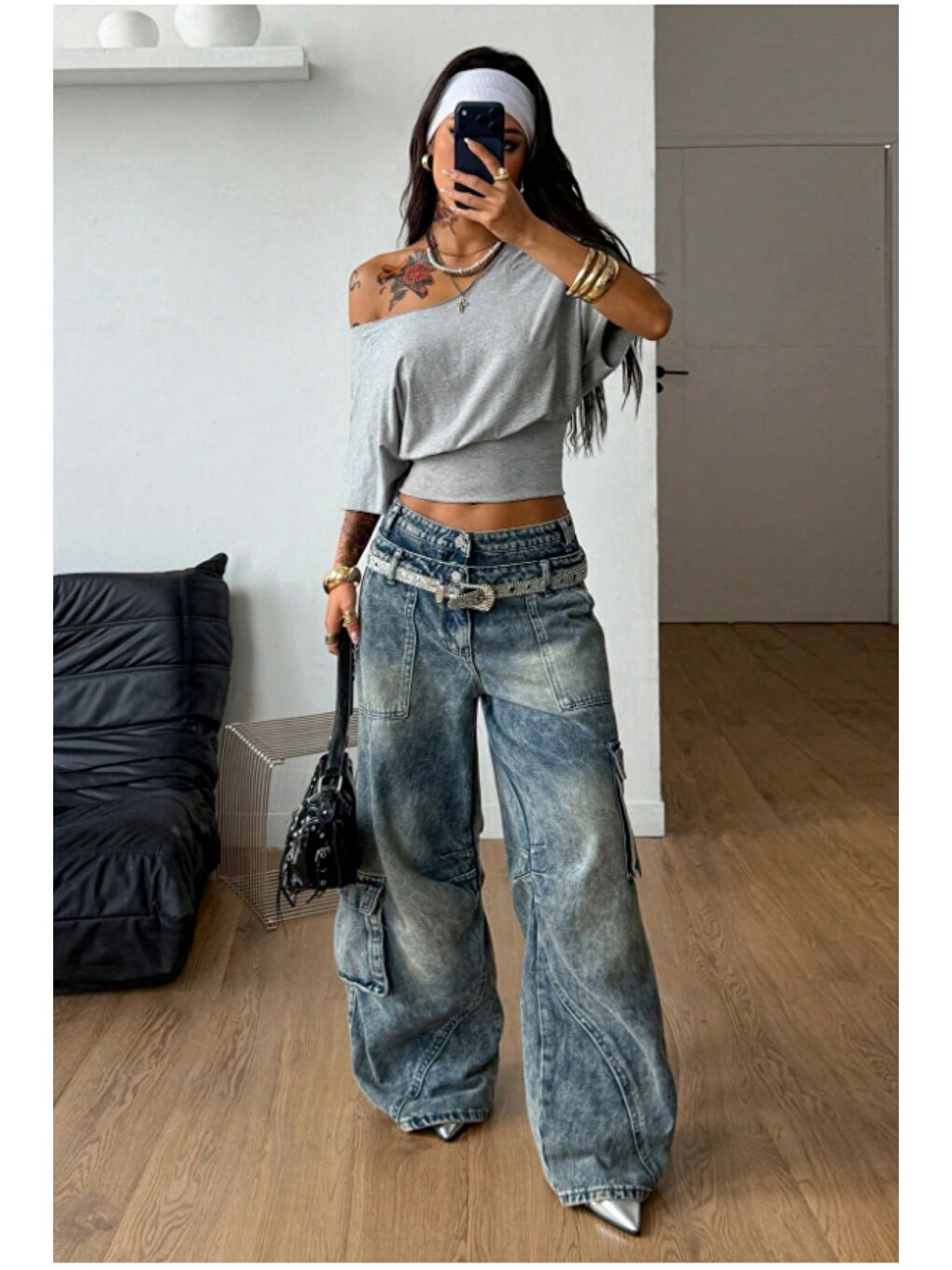 Gri Kadın Beyaz Madon Yaka Beli Lastikli Crop Düşük Omuzlu Salaş Tişört-2