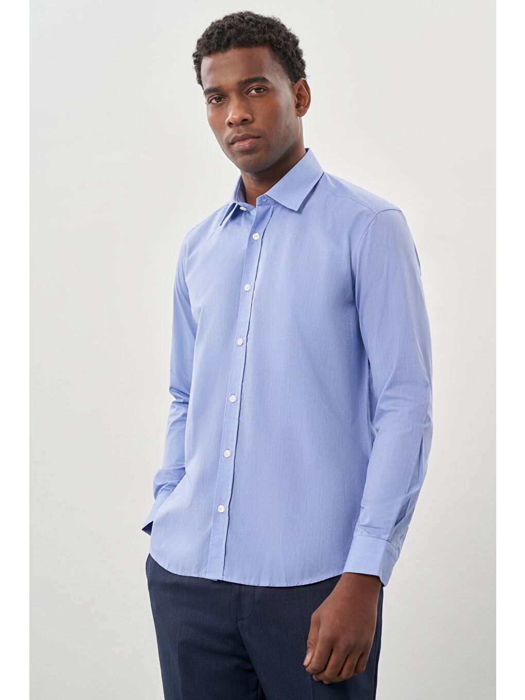 Mavi Klasik Yaka Uzun Kol Cepsiz Slim Fit Basic Pamuklu Gömlek 1004255008-1