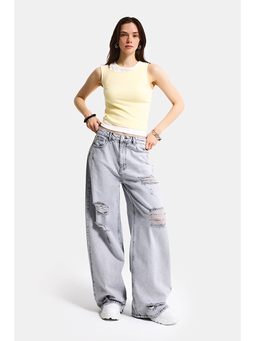 Kadın Gri 12s6-12 Süper Baggy Fit Yırtık ve Nakış Detaylı Özel Tasarım Denim Jean-2