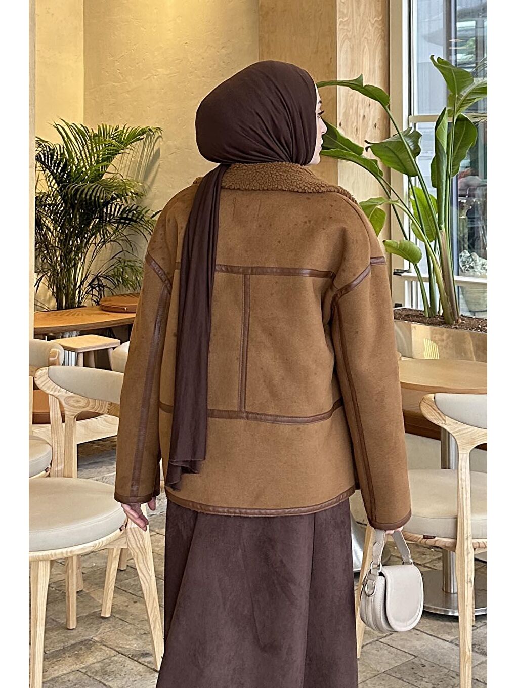 Kahverengi Fermuarlı İçi Pelüş Detaylı Süet Mont Taba-3