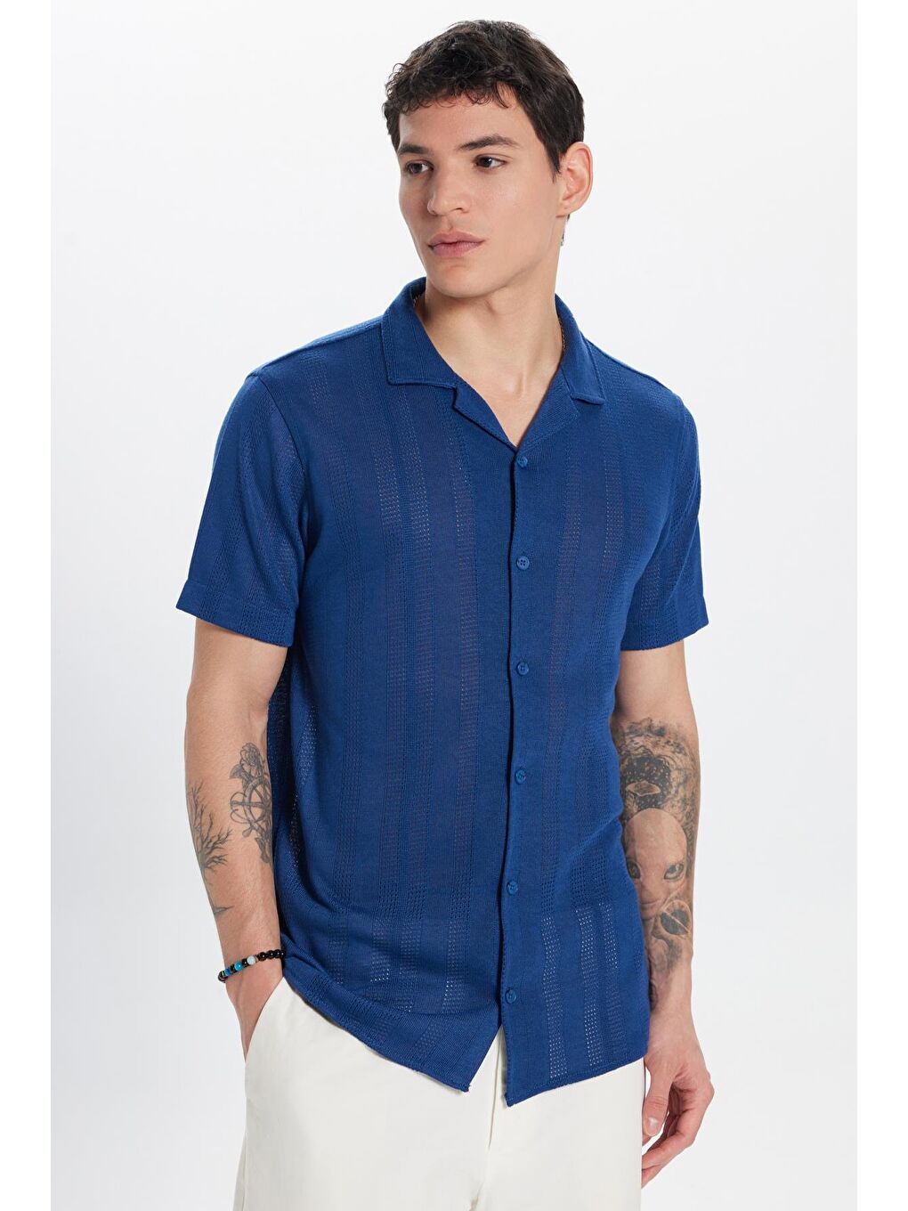 Erkek Slim Fit Örme Kumaş Apaş Yaka Rahat Kullanım Kısa Kol Lacivert Gömlek
