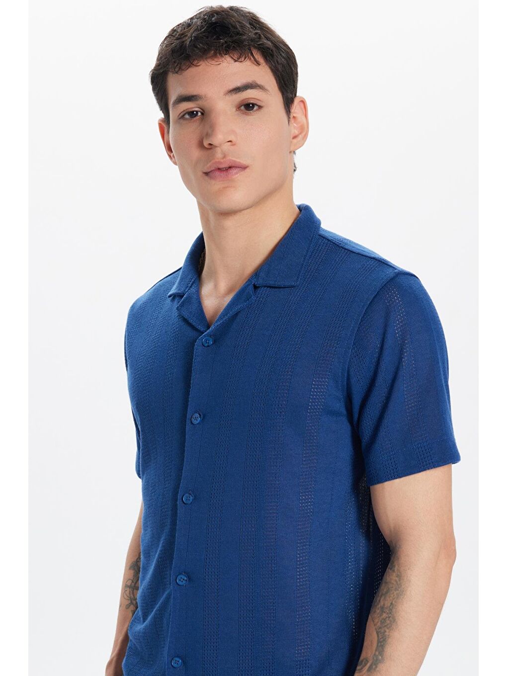 Erkek Slim Fit Örme Kumaş Apaş Yaka Rahat Kullanım Kısa Kol Lacivert Gömlek-1