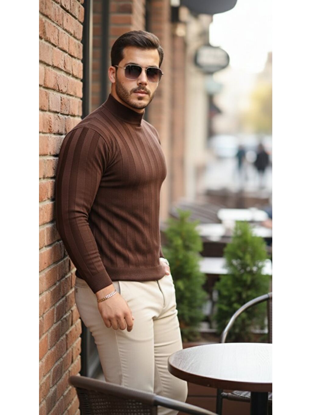 Kahverengi Erkek Yarım Balıkçı Yaka Kabartma Desenli Triko