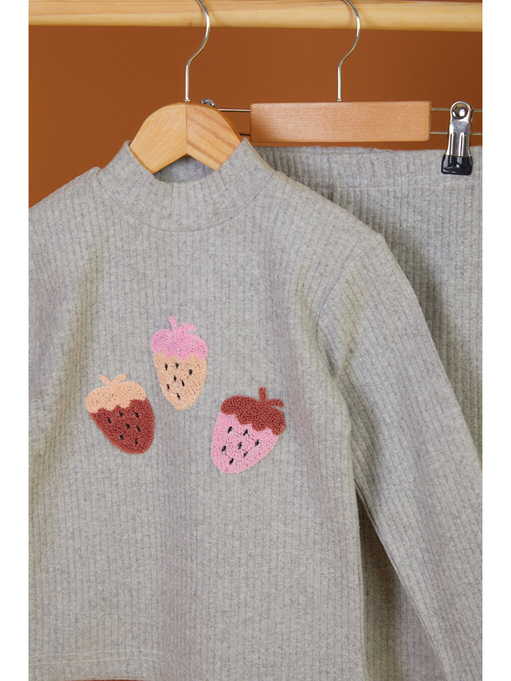 Kız Çocuk Gri Çilek Nakışlı İkili Takım - 26552-1