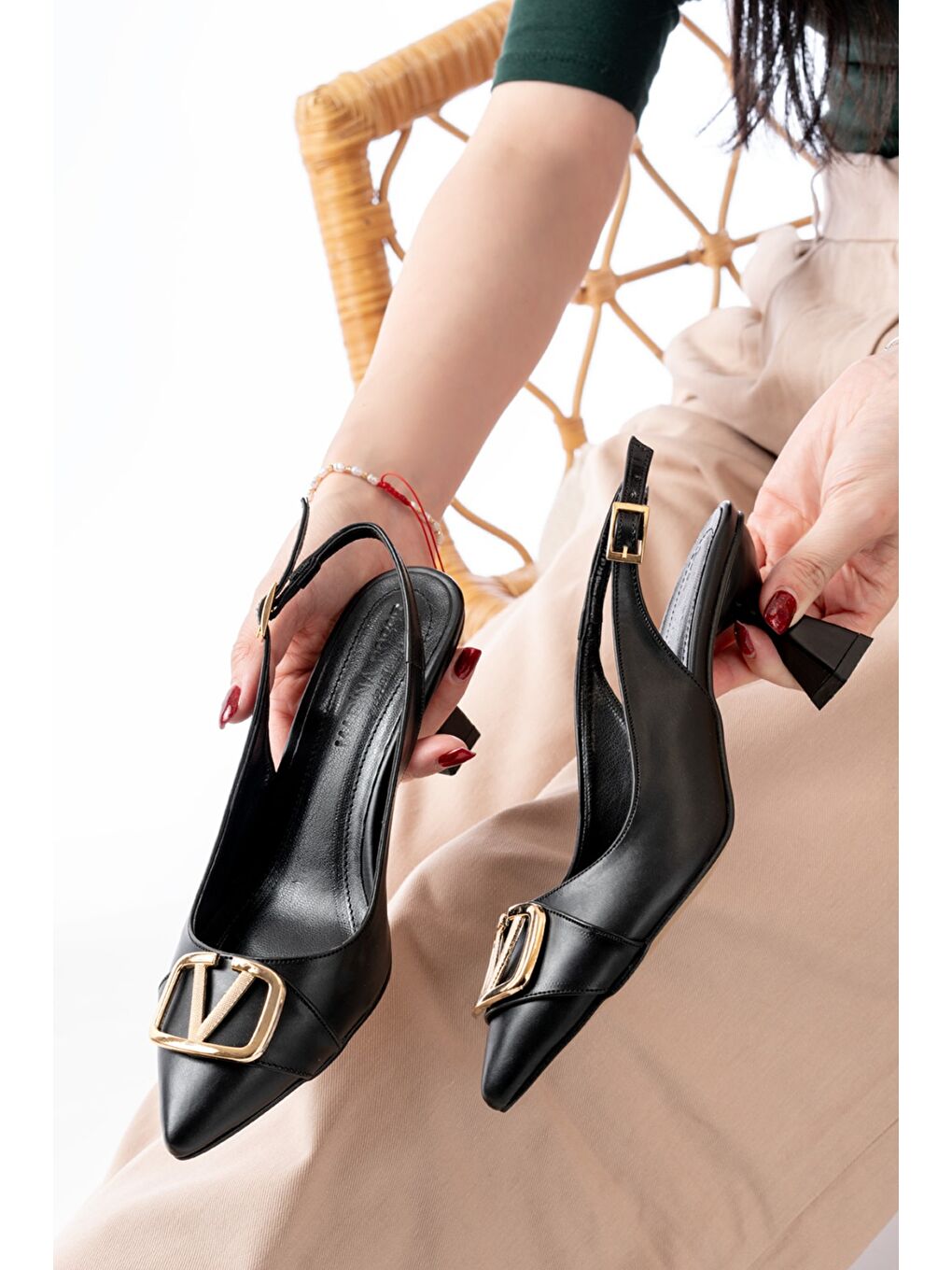 Kadın Sante Siyah Cilt Toka Detaylı Topuklu Ayakkabı-2