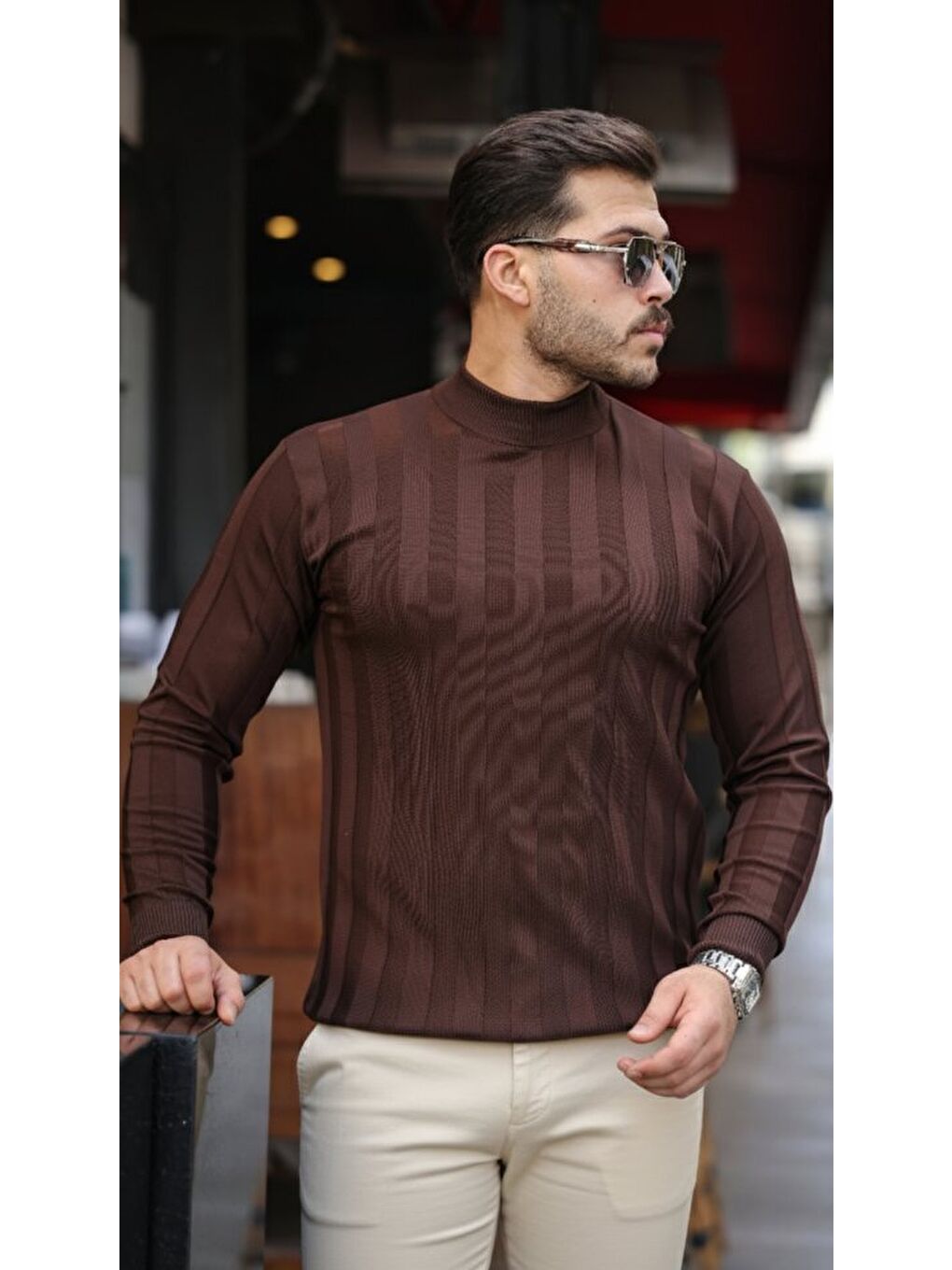 Kahverengi Erkek Yarım Balıkçı Yaka Kabartma Desenli Triko-1