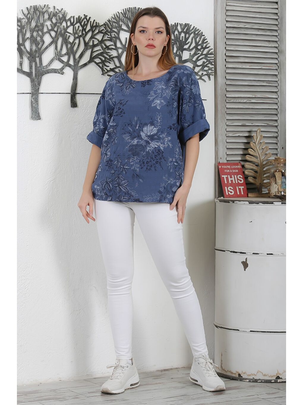 İtalyan Koyu Mavi Havuz Yaka 3/4 Kol Çiçekli Casual Keten Karışımlı Oversize Dokuma Bluz-3