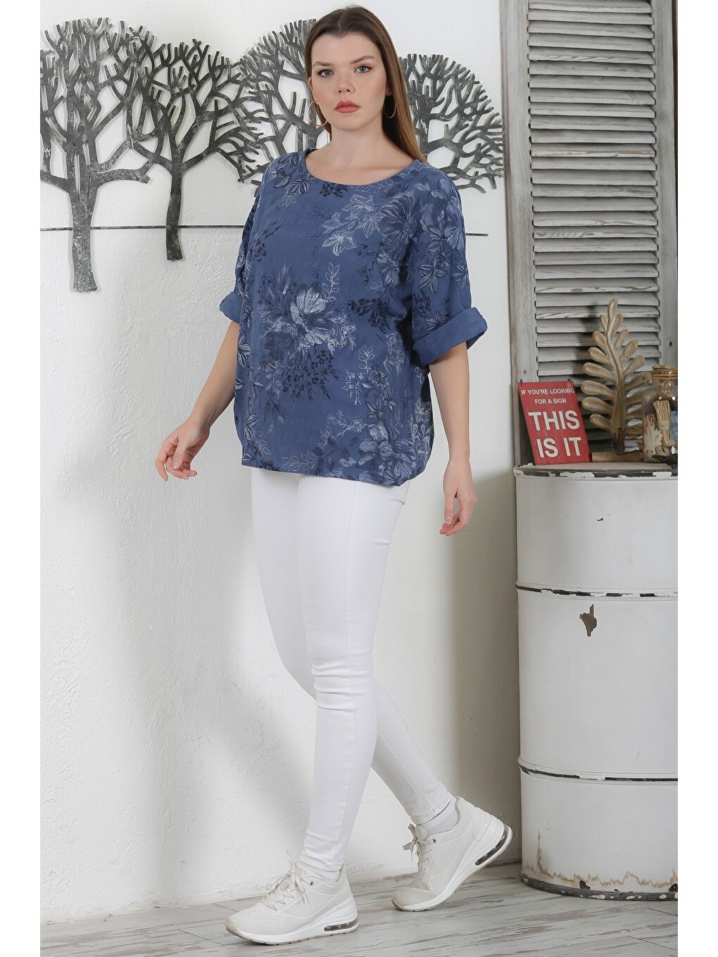 İtalyan Koyu Mavi Havuz Yaka 3/4 Kol Çiçekli Casual Keten Karışımlı Oversize Dokuma Bluz-4