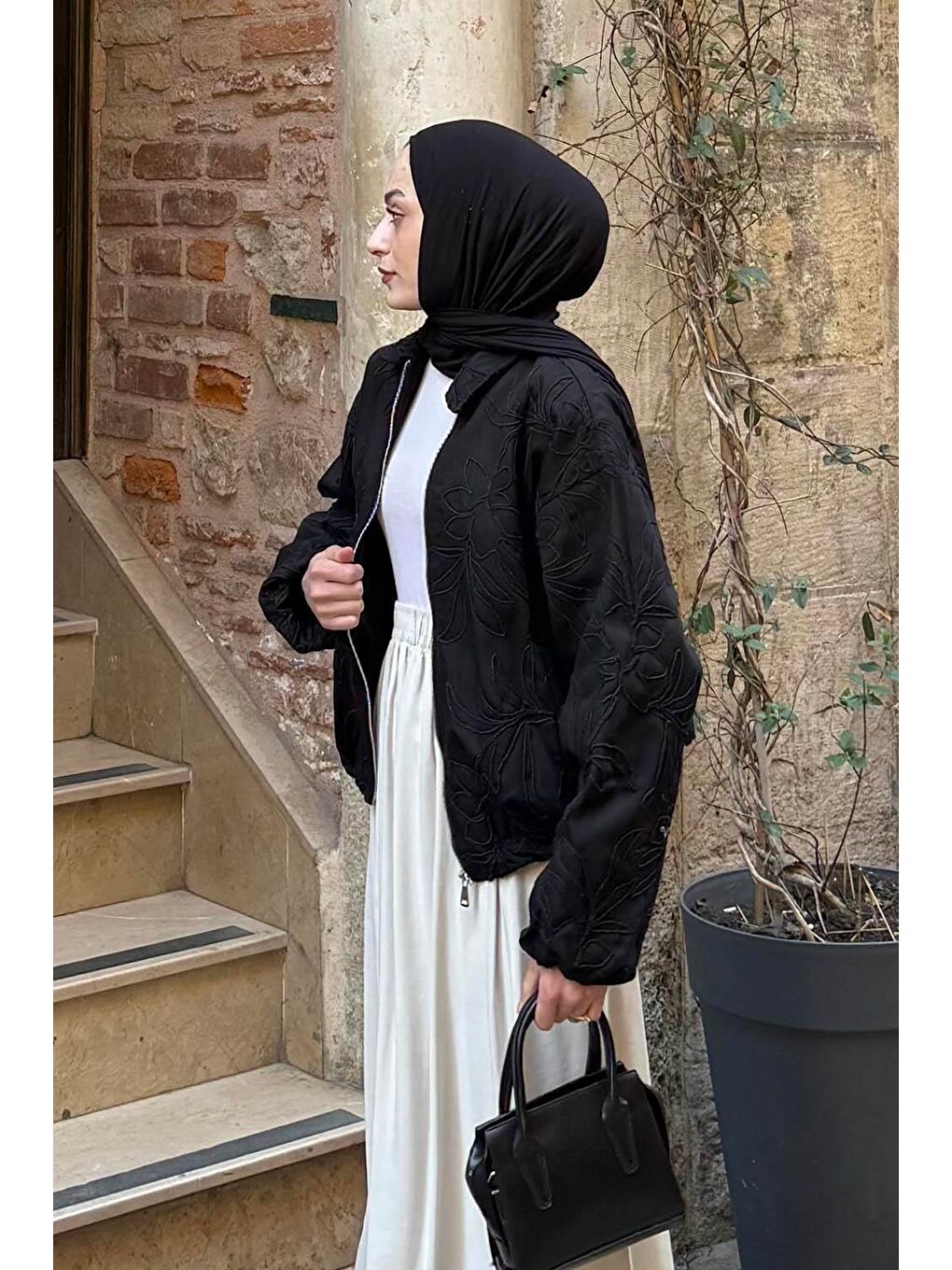 Nakış Detaylı Mont Siyah-1