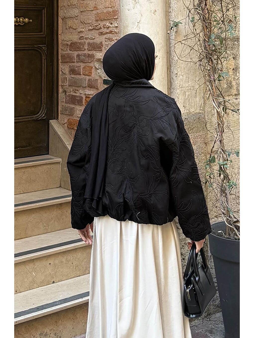 Nakış Detaylı Mont Siyah-3