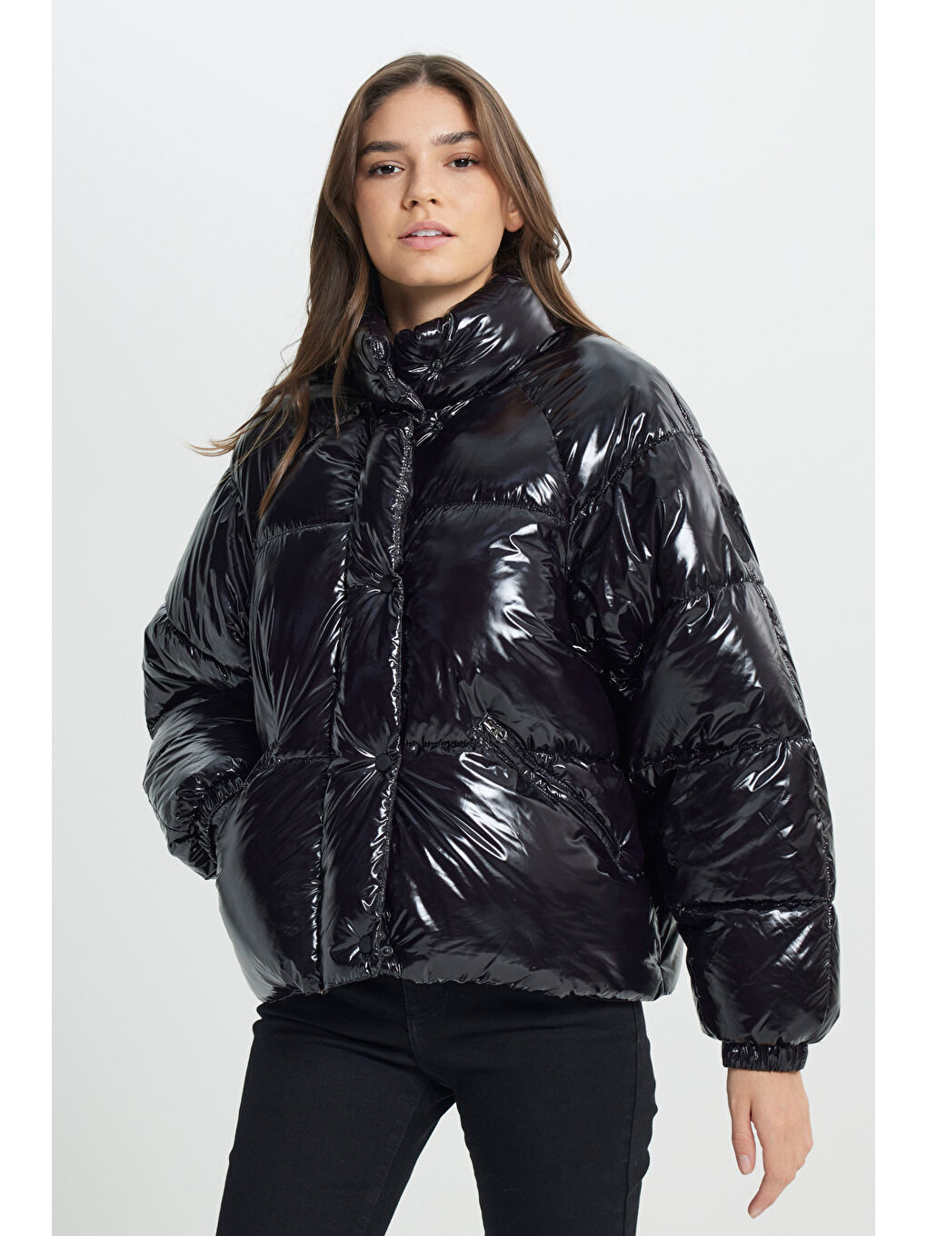 Loose Fit Rahat Kesim Kapüşonlu Siyah Şişme Mont