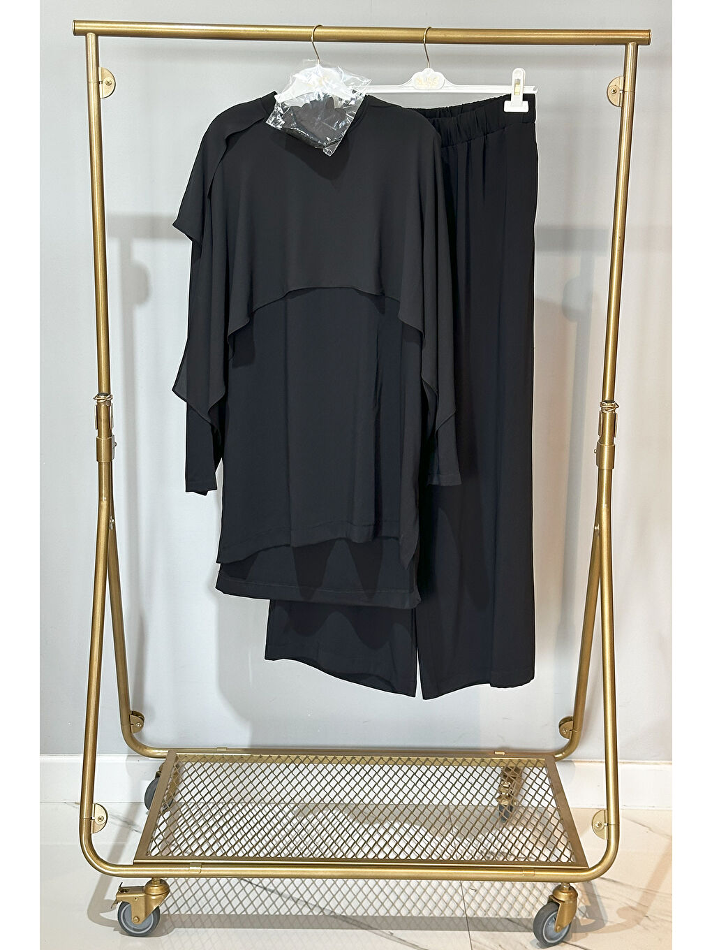 Tül ve Gül Aksesuar Detaylı Pantolonlu Takım 1058 Siyah-1