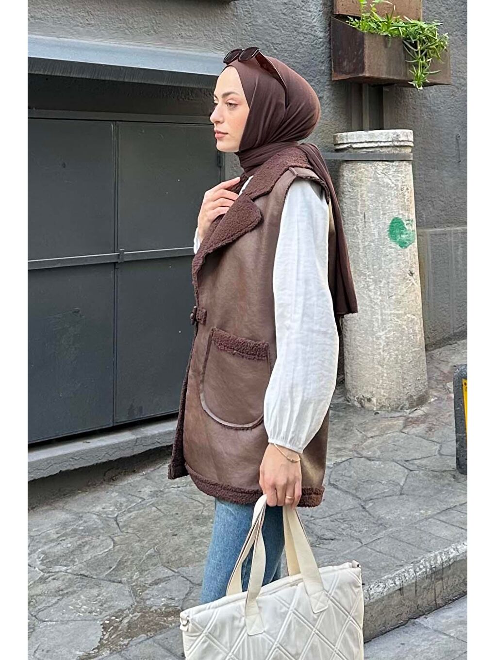 Garnili İçi Kürk Detaylı Deri Yelek Kahverengi-1