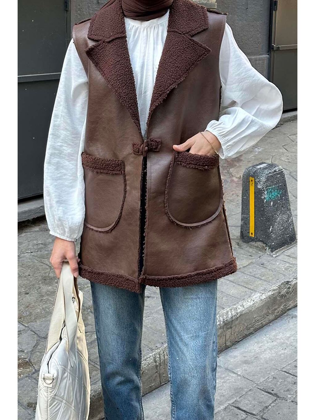Garnili İçi Kürk Detaylı Deri Yelek Kahverengi-2