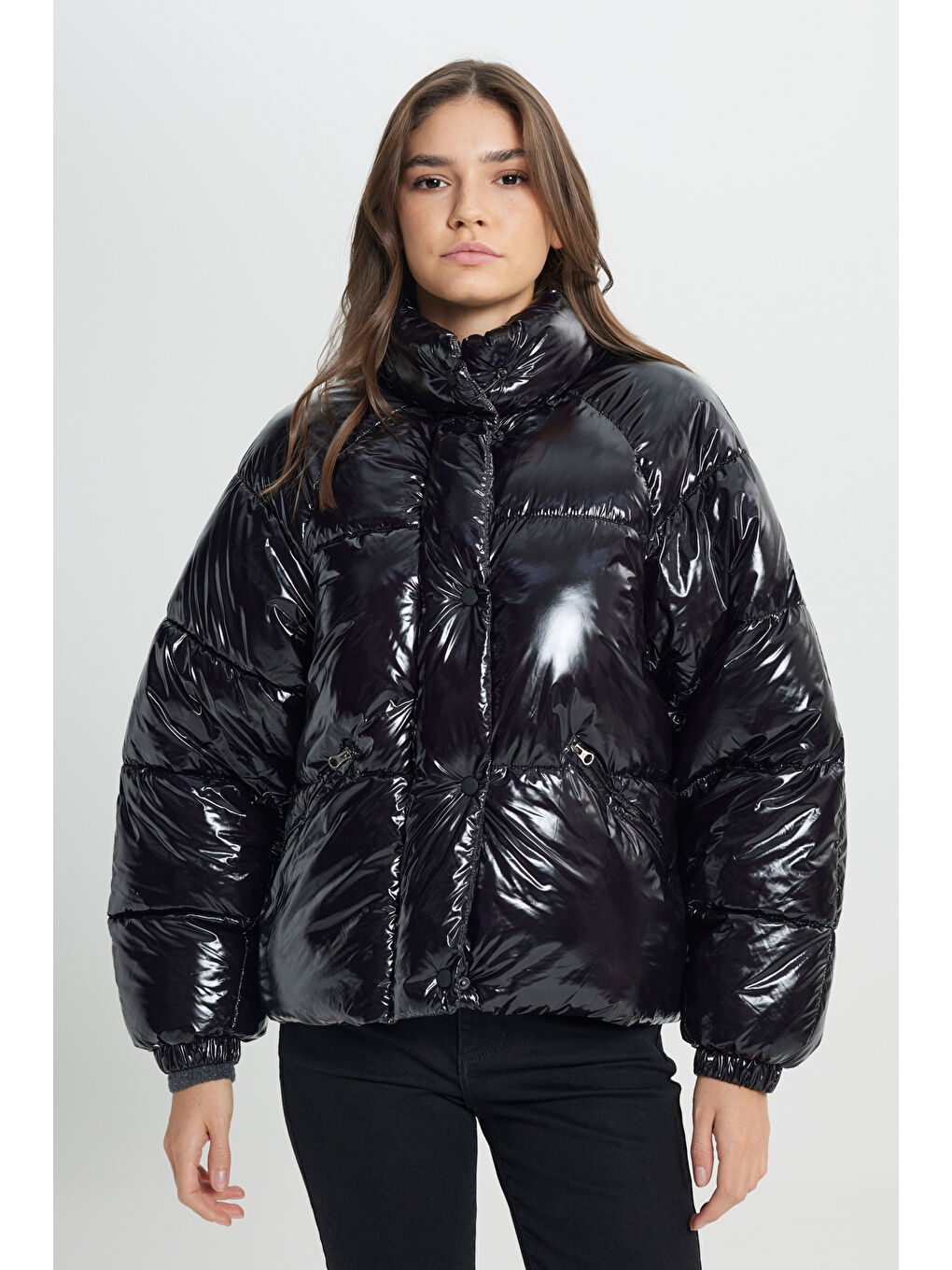 Loose Fit Rahat Kesim Kapüşonlu Siyah Şişme Mont-1