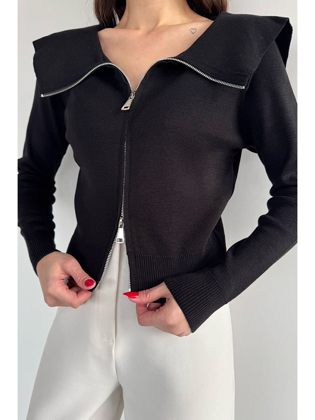 Siyah Kadın Bebe Yaka Fermuarlı Triko Bluz-1