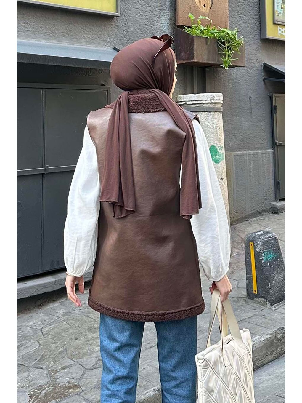 Garnili İçi Kürk Detaylı Deri Yelek Kahverengi-3