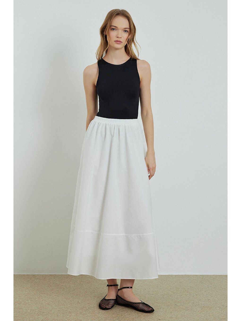 Beli Lastikli Beyaz Astarlı Etek