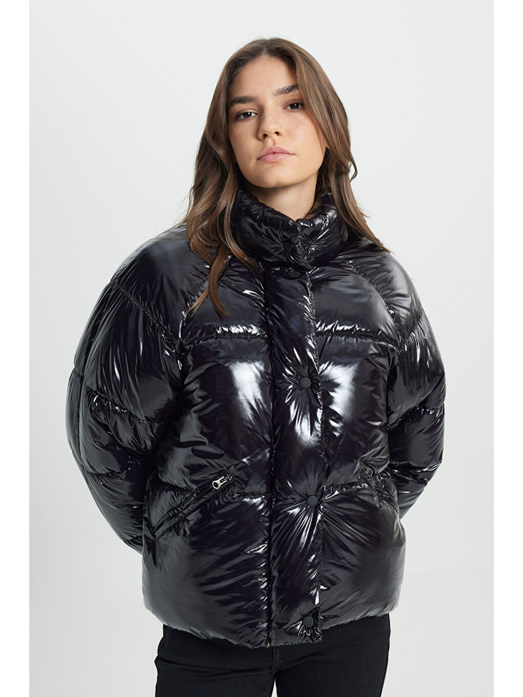 Loose Fit Rahat Kesim Kapüşonlu Siyah Şişme Mont-2