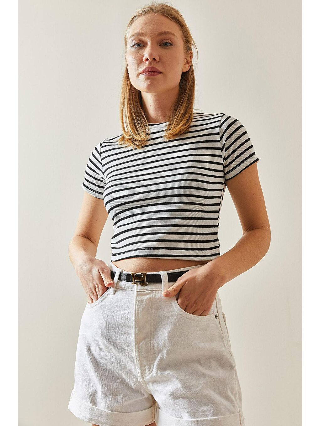 Beyaz Bisiklet  Yaka Çizgili Kaşkorse Crop Tişört 4KXK1-47904-01-1