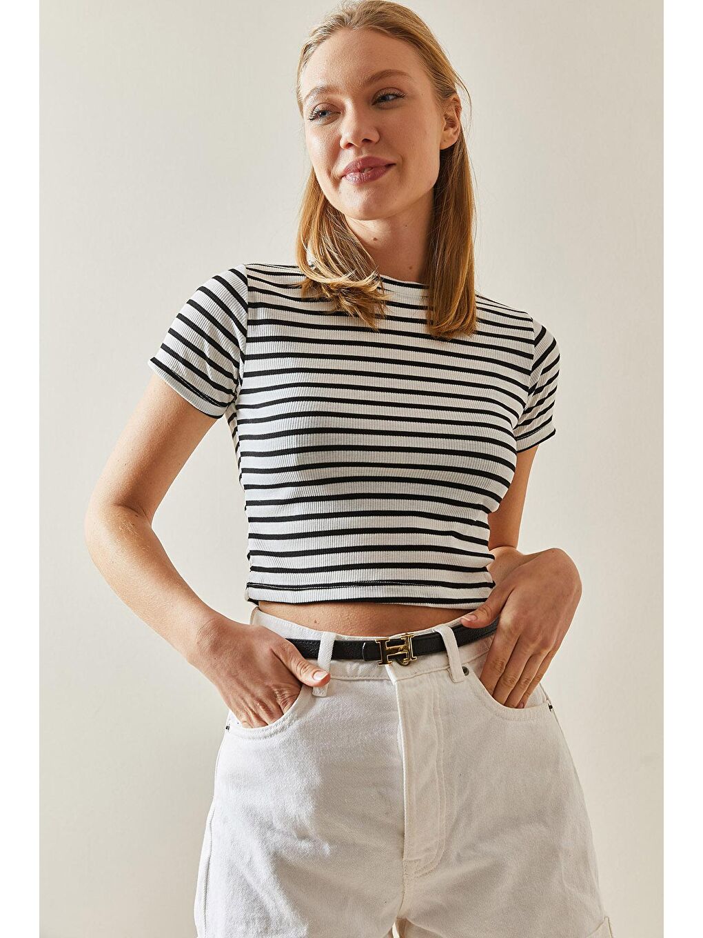 Beyaz Bisiklet  Yaka Çizgili Kaşkorse Crop Tişört 4KXK1-47904-01-2