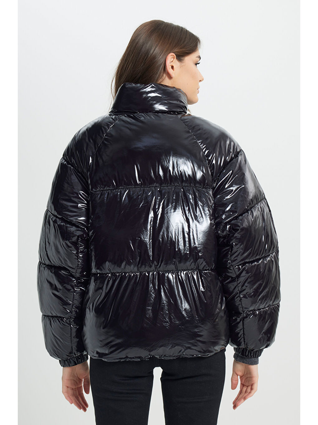 Loose Fit Rahat Kesim Kapüşonlu Siyah Şişme Mont-5